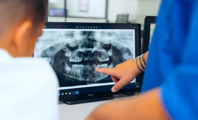 Radiologie numérique au cabinet d'orthodontie des Bruyères des Docteurs Benichou & Nizard à Bois-Colombes